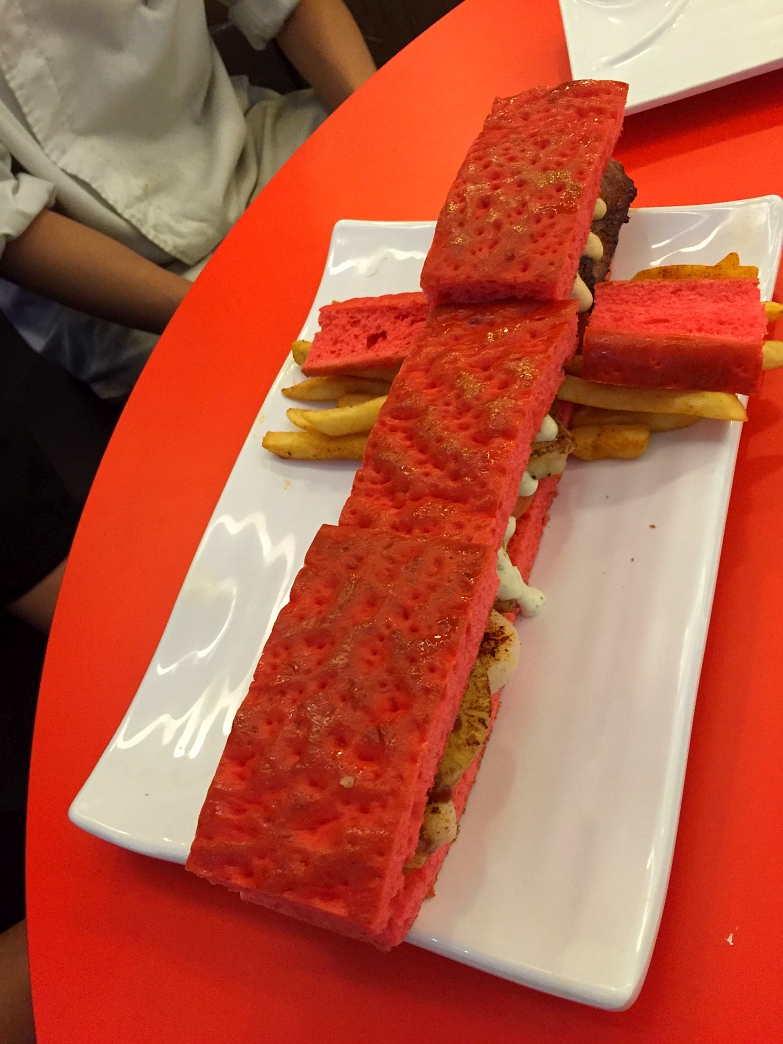 Bricks N Cubes premiers the Saber Burger for Star Wars Awakening